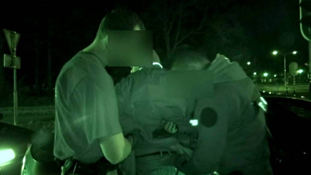 Beeld van de arrestatie (bron: Telegraaf)