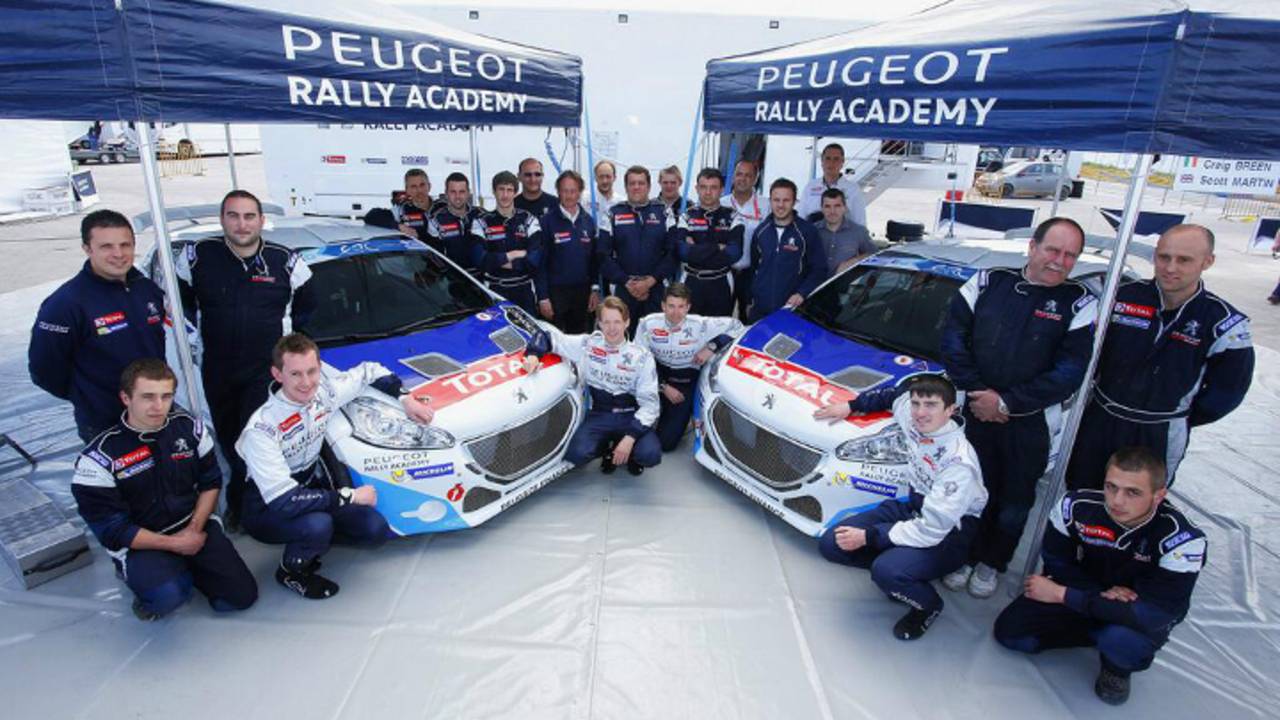 Team Peugot (bron: @peugeotsport / Twitter)