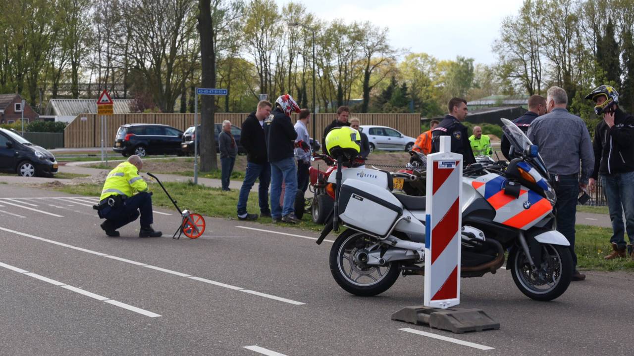 Quads en motor botsen in Nuland (foto: Sander van Gils/SQ Vision)