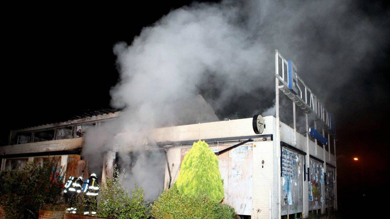 Brand bij restanten Geffense Barrière (foto: Bart Meesters/Meesters Multi Media)