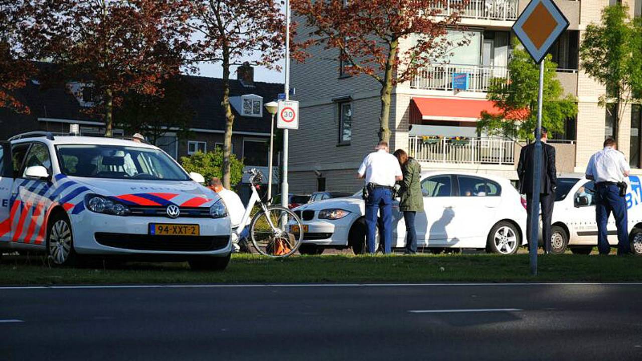 Fietsster gewond bij aanrijding in Breda (foto:Tom van der Put/SQ Vision Mediaprodukties)