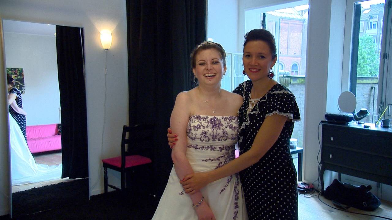 Manon Zwetsloot (links) met Denise Maassen (rechts).