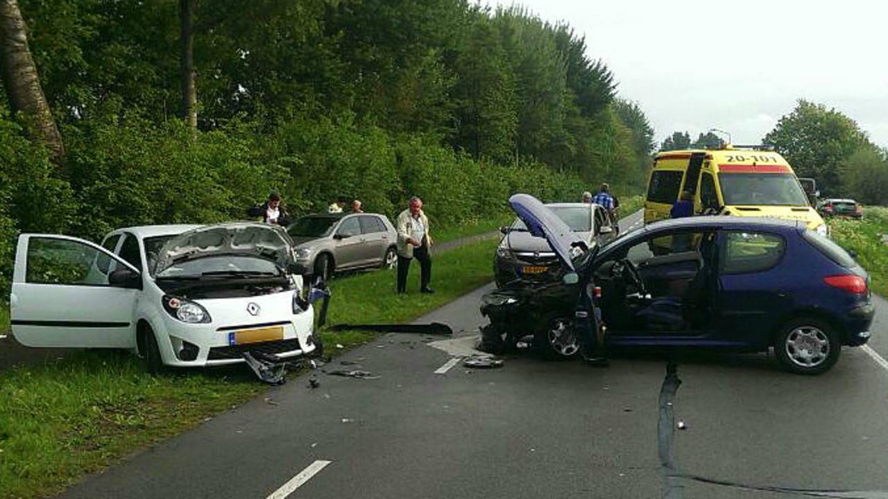 Ongeval op Appelaarsedijk Fijnaart. (foto: Marco Verhage/ SQ Vision Mediaprodukties)