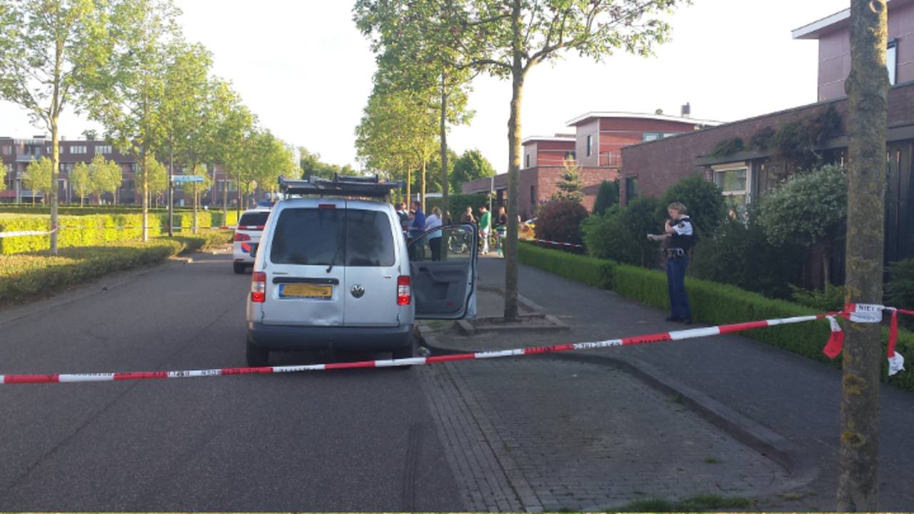 Gewonde bij steekpartij in Vlijmen (foto: Martijn van Bijnen / FPMB)