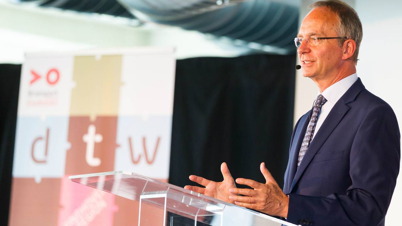 Minister Henk Kamp opende de Dutch Technology Week