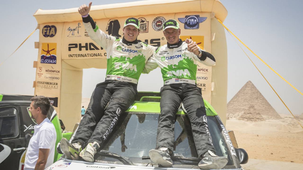 Erik van Loon (rechts) blij met derde plek