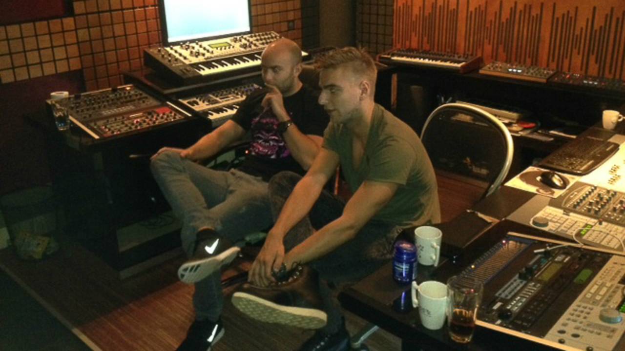 Showtek in hun huidige studio in Leende (foto: Bart Elzendoorn)