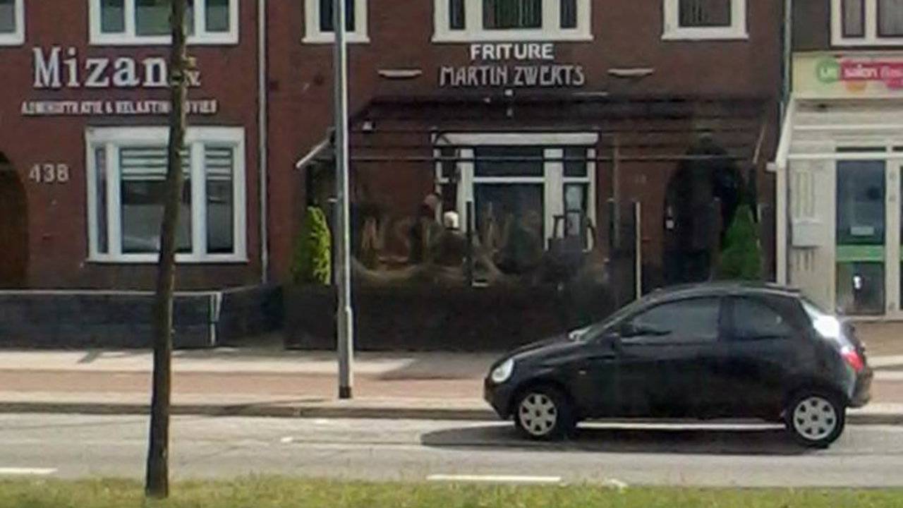 De voorkant van de frietzaak