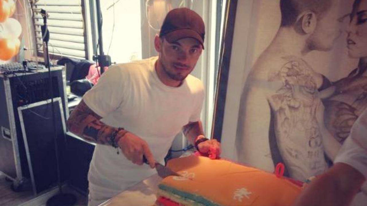 Taart voor Wesley Sneijder (Foto: Gertruud van Beijnen)