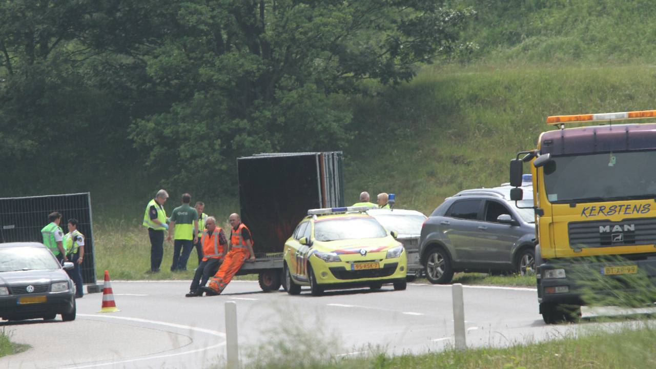 Motorrijdster verongelukt. (foto: Alexander Vingerhoeds / Obscura)
