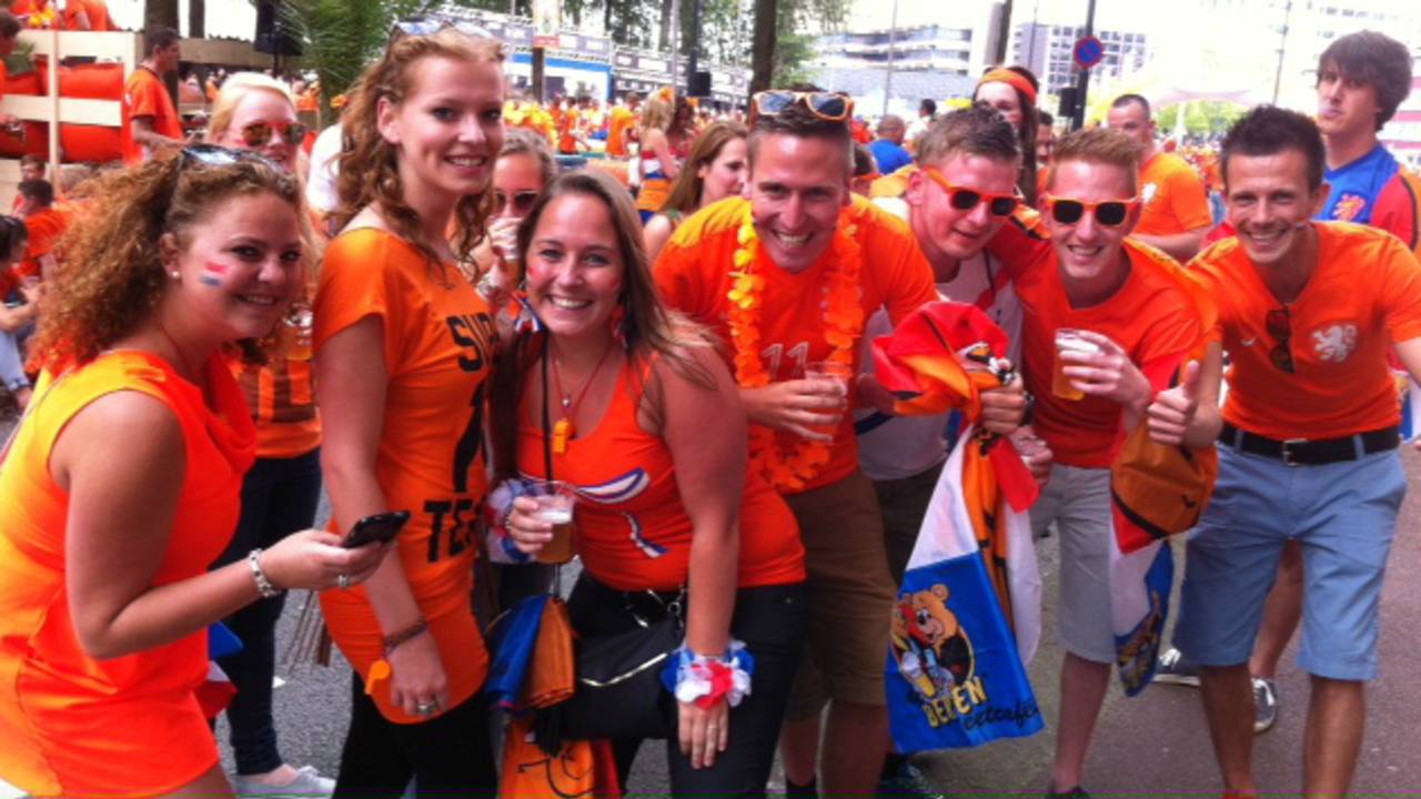 Kijken naar Oranje na het concert van Guus Meeuwis (Foto: Rogier van Son)