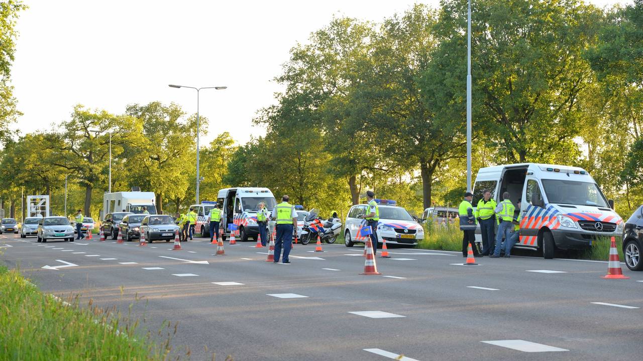 Controle dronken Oranjefans Haaren (foto: Toby de Kort/Meesters Multi Media)