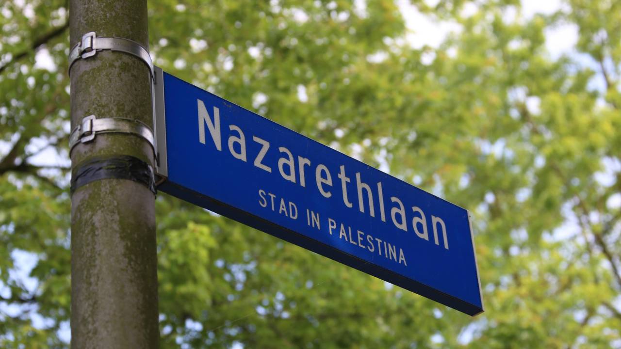 Ophef over het straatnaambordje van de Nazarethlaan (Foto: Gabor Heeres / SQ Vision)