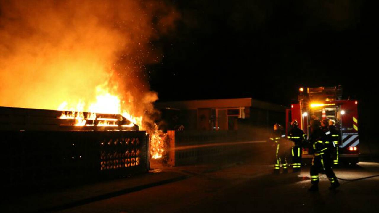 Brand aan achterzijde van seniorenwoning (Foto: Mathijs Bertens/Stuve fotografie)