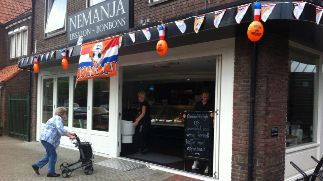 IJssalon Nemanja is weer geopend (foto: Alice van der Plas)