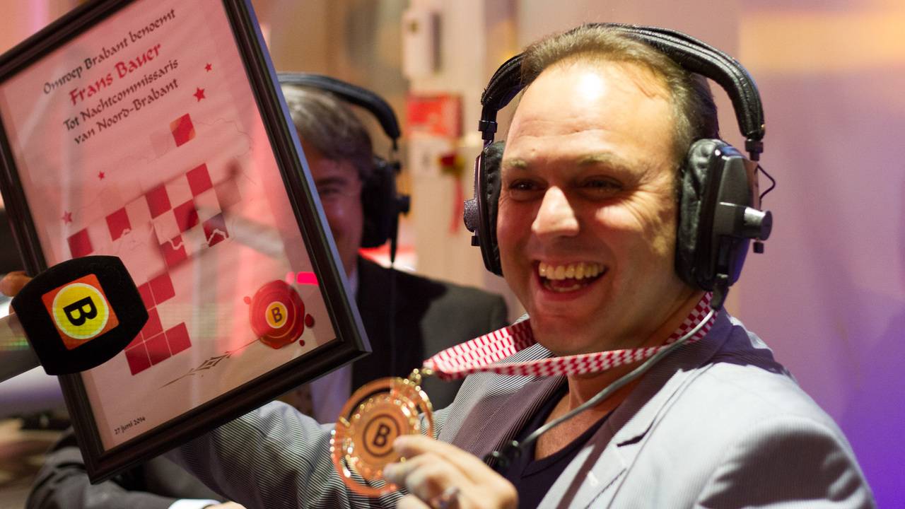 Frans Bauer blij met zijn onderscheiding (foto: Hugo Peeters)