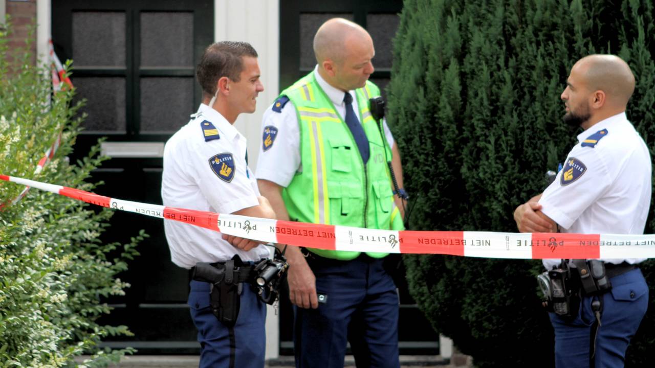 De politie onderzoekt wat er gebeurd is. (Foto: Fons Hendriks/Hendriks Multi Media)
