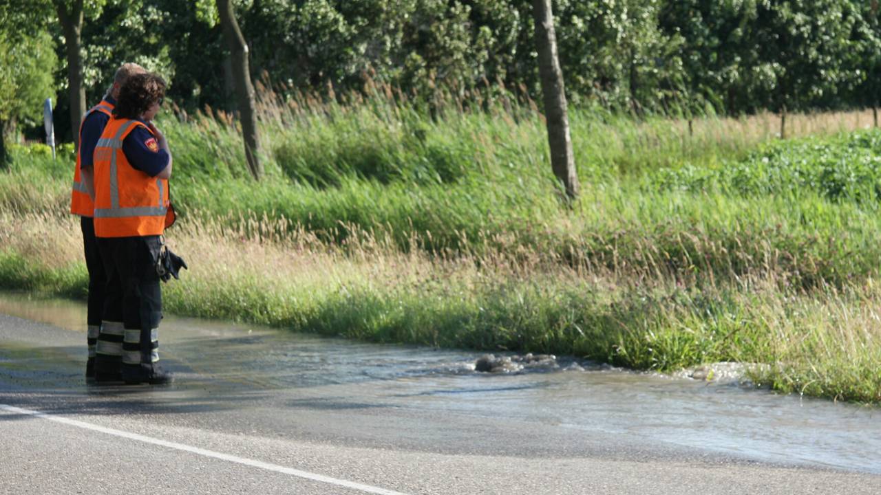 Wateroverlast in Roosendaal. (foto: Alexander Vingerhoeds/Obscura foto)