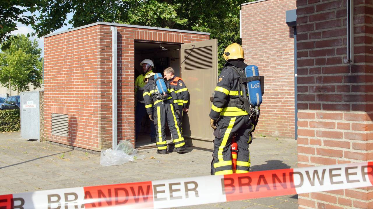 Stroom uitgeschakeld na brand in Kaatsheuvel. (foto: FPMB Martijn van Bijnen)