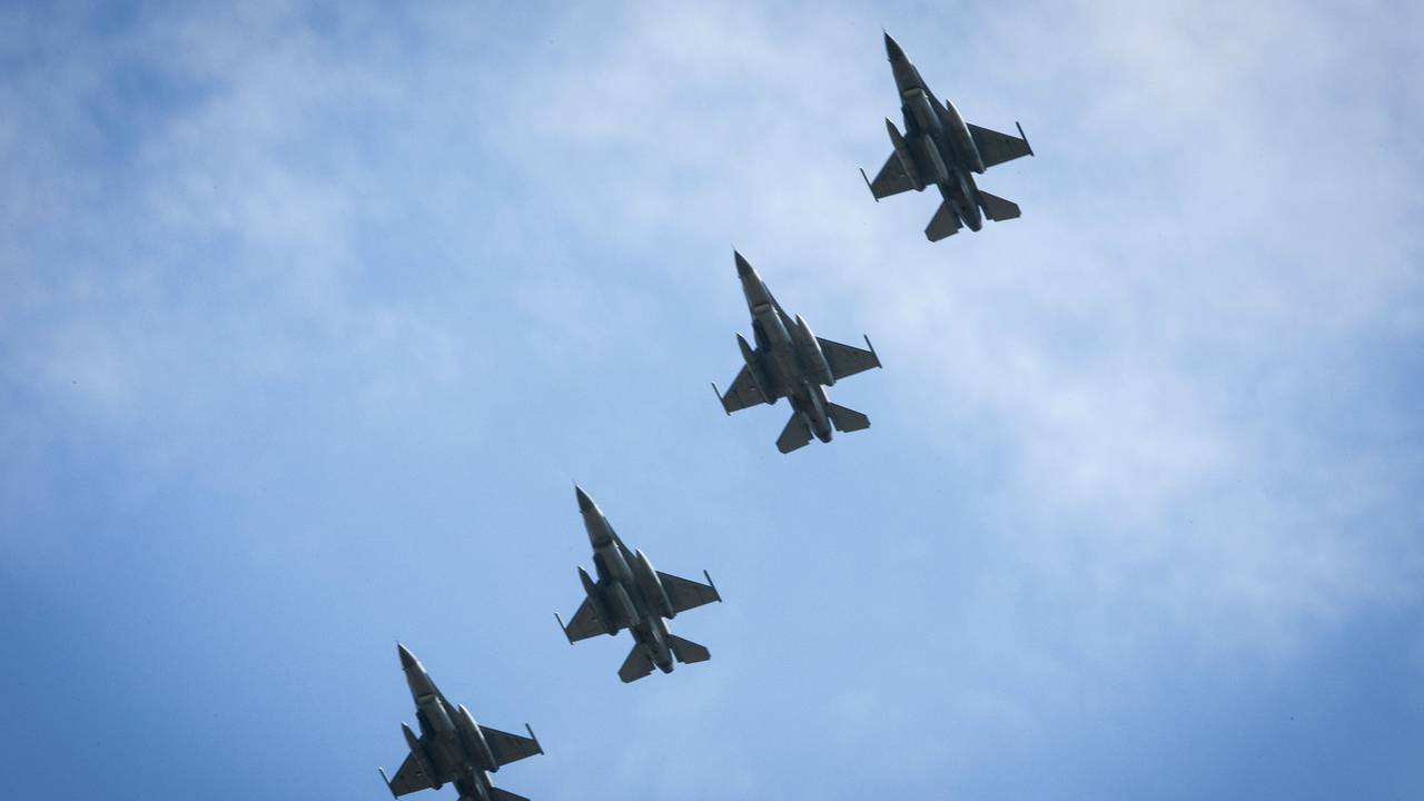 Zes F16's vertrekken naar Jordanië (foto: Defensie).