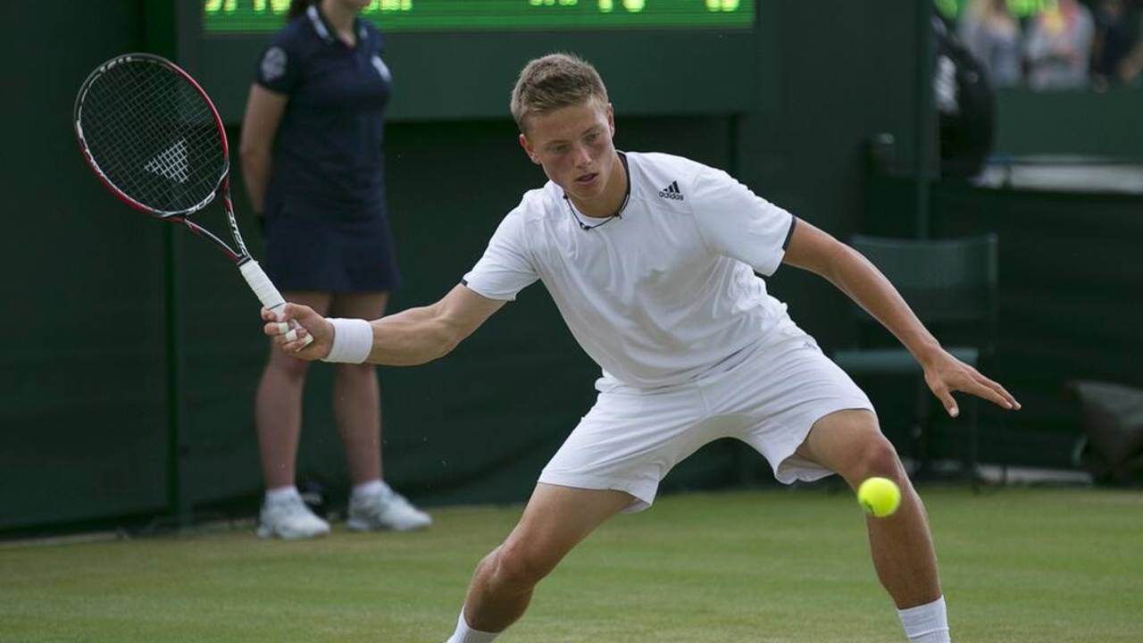 Tim van Rijthoven verslaat nummer één van plaatsingslijst. (Foto: Twitter/@KNLTB)
