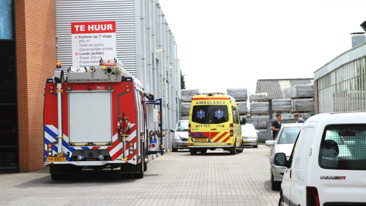 Man bekneld bij bedrijf in Cuijk (foto: Marco van den Broek/SQ Vision)