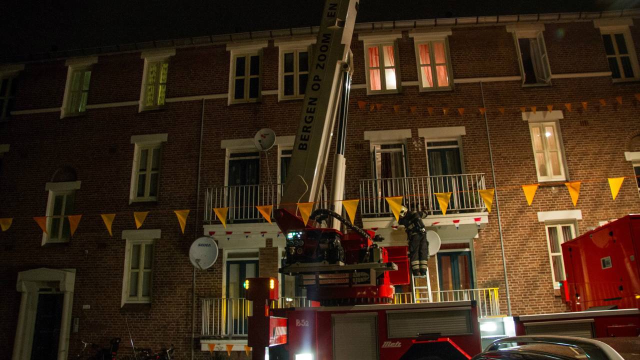 De brand was rond halfvier onder controle (Foto: Alexander Vingerhoeds/Obscura Foto)