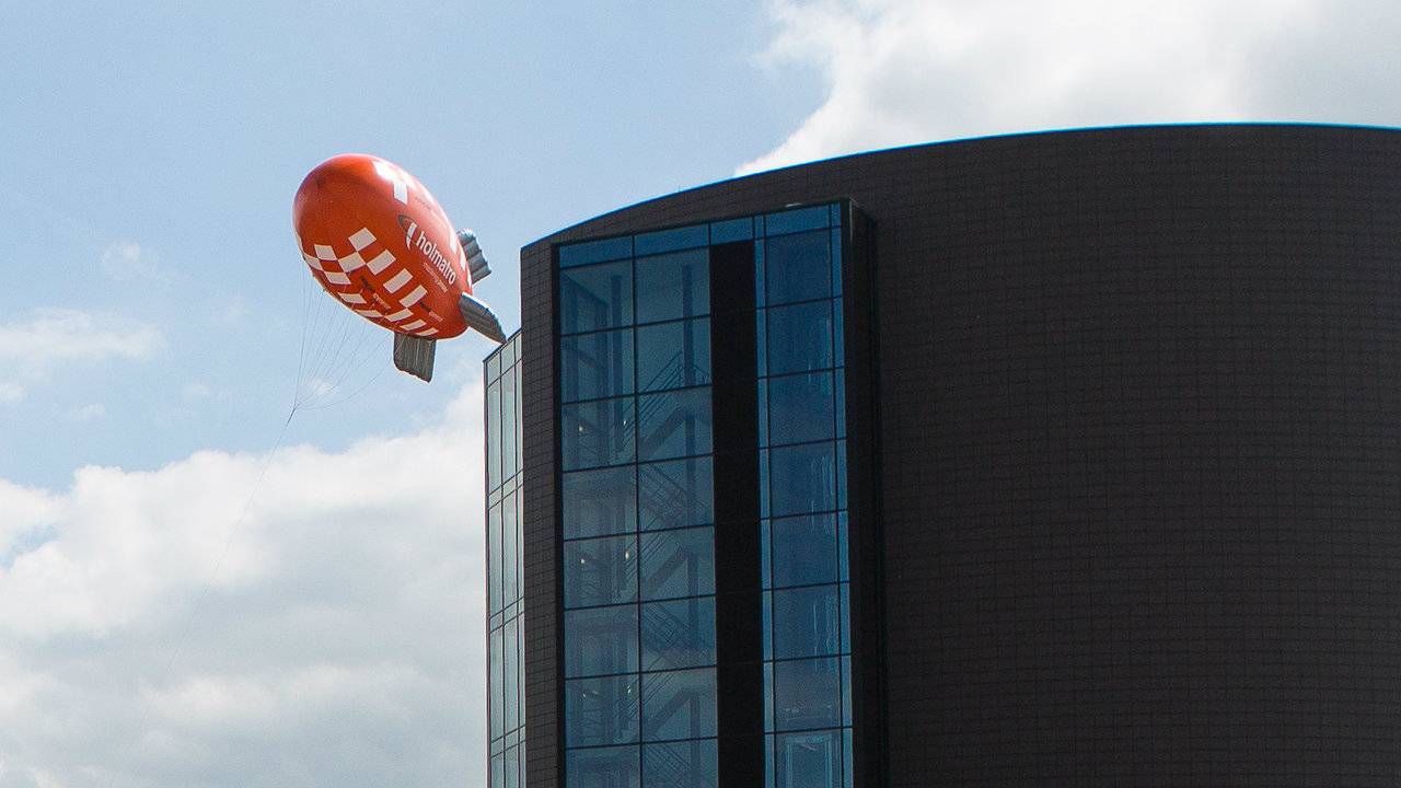 De zeppelin toen hij nog vastzat. Foto: Holmatro