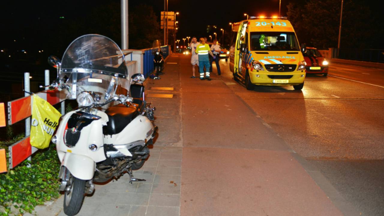 Scooterbotsing Tilburg (foto: Jules Vorselaars / JV Media)