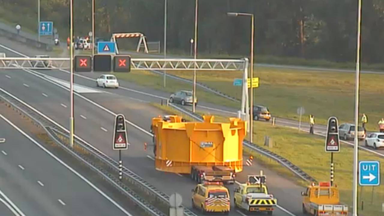 Voertuig wordt weggehaald (bron: VID)