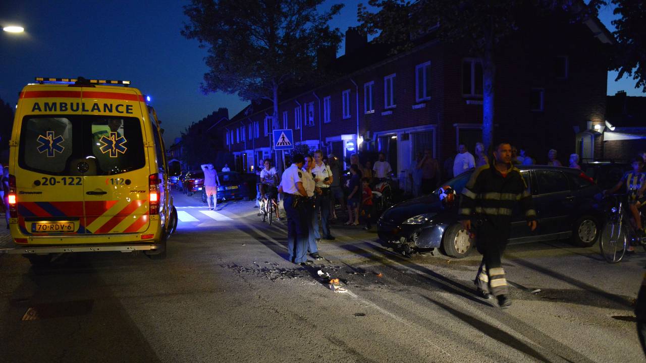 Motorrijder gewond bij botsing (foto: Perry Roovers/SQ Vision)