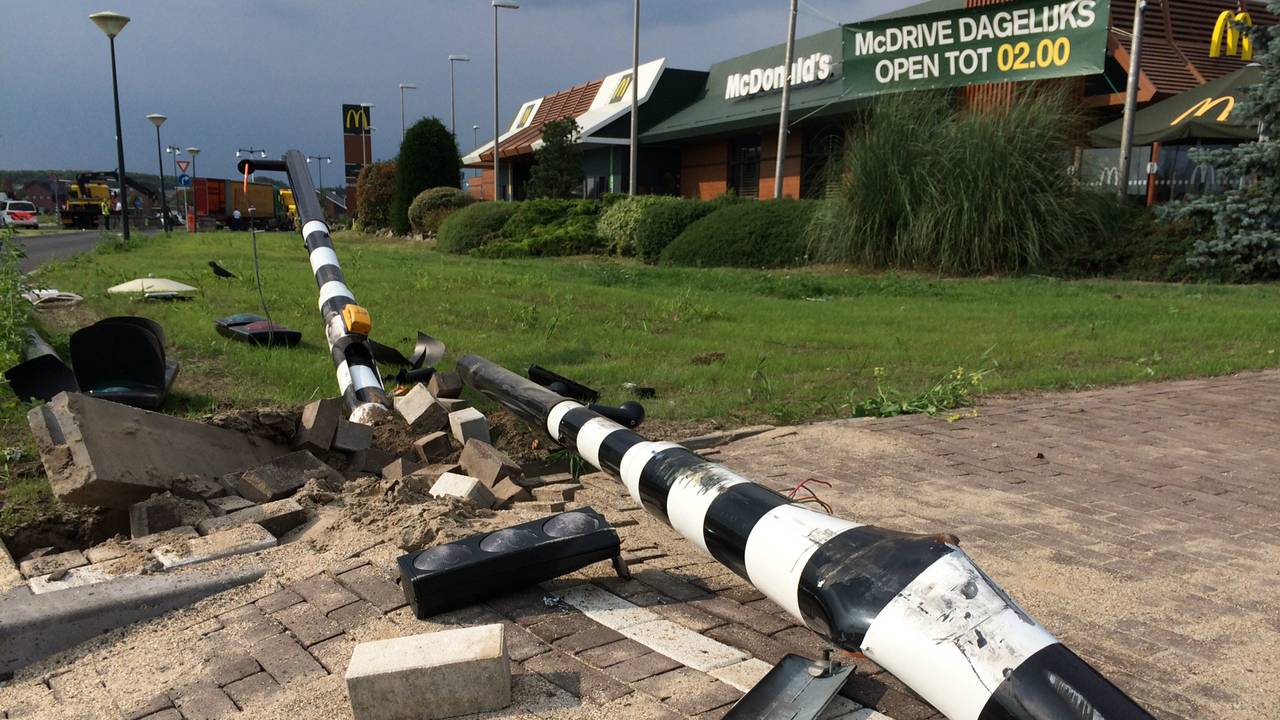 Ravage bij McDonald's Eindhoven (foto: Hans van Hamersveld/SQ Vision)