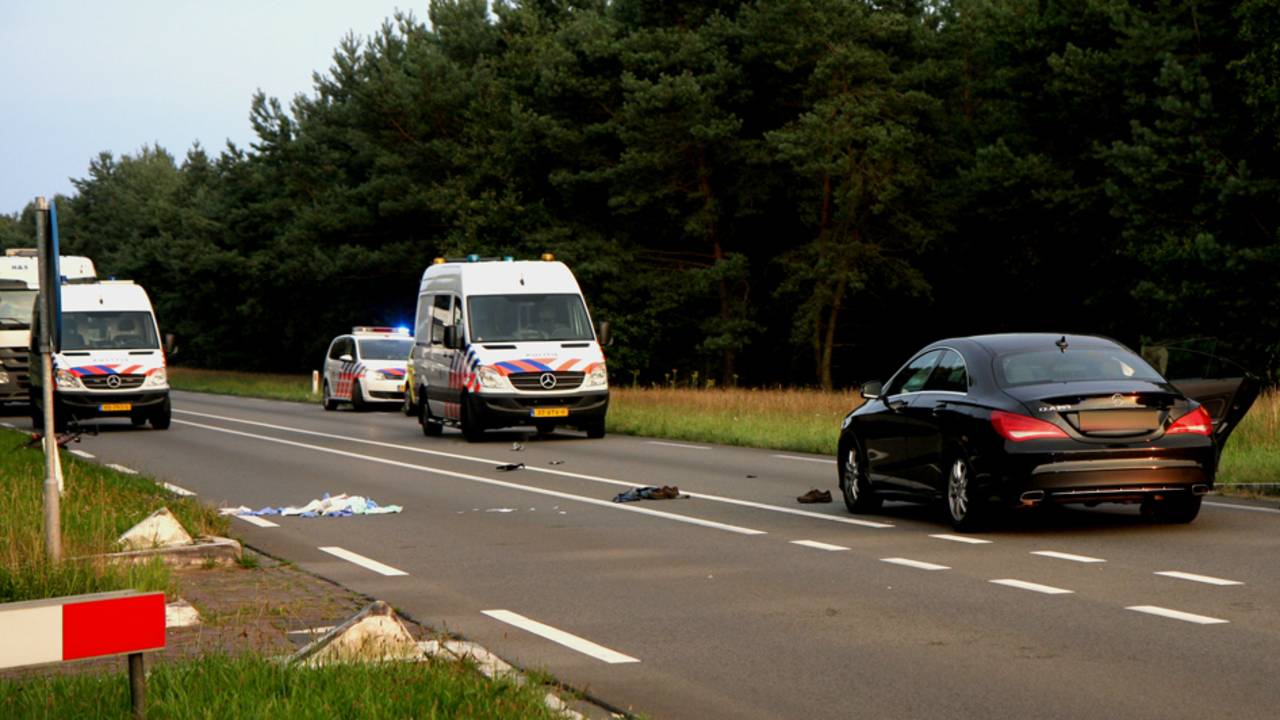 Fietser zwaargewond op N279 Ommel (foto: Martien van Dam)