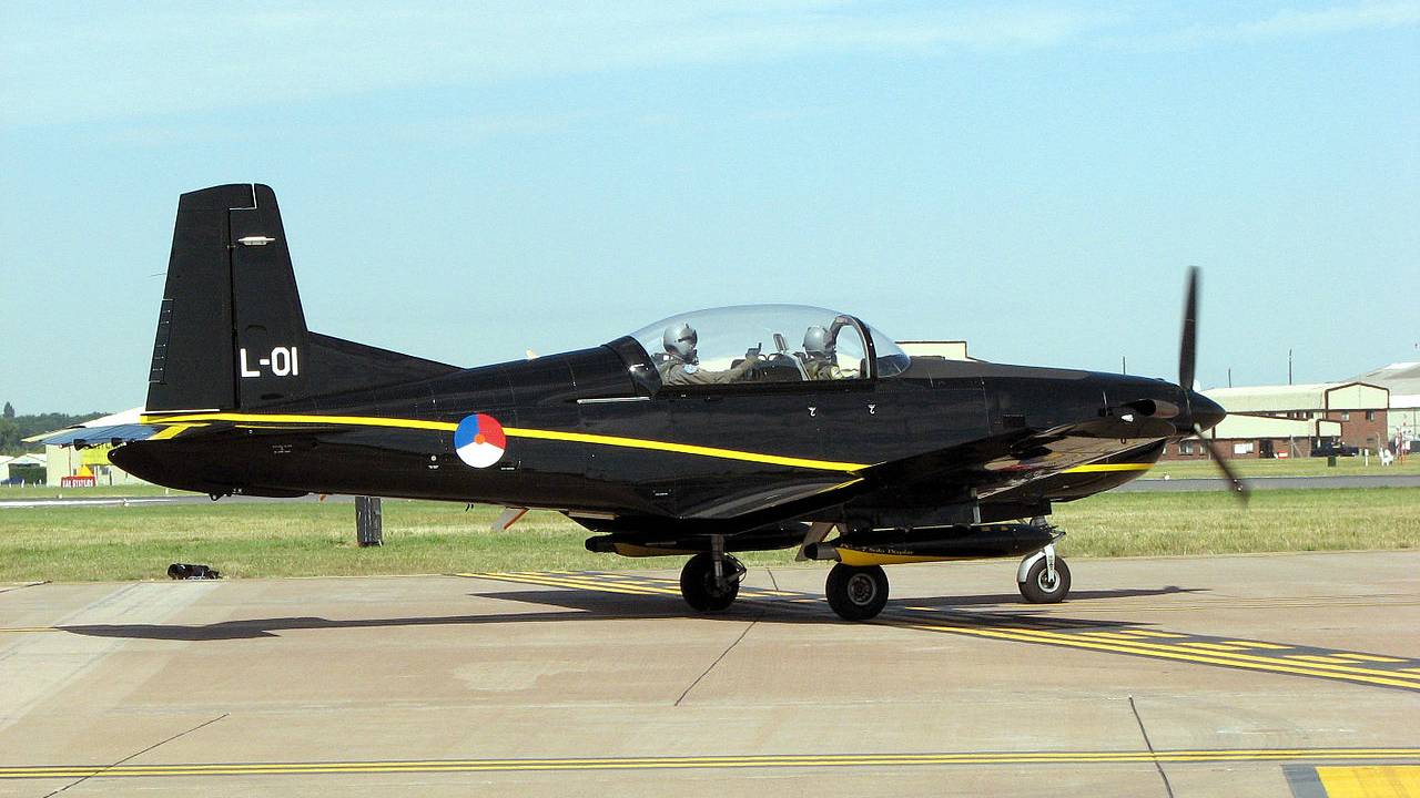 Een Pilatus PC-7 (bron: Wikipedia/Arpingston)