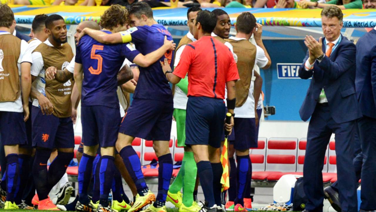 Oranje viert de 0-2 van Daley Blind (foto: ANP)