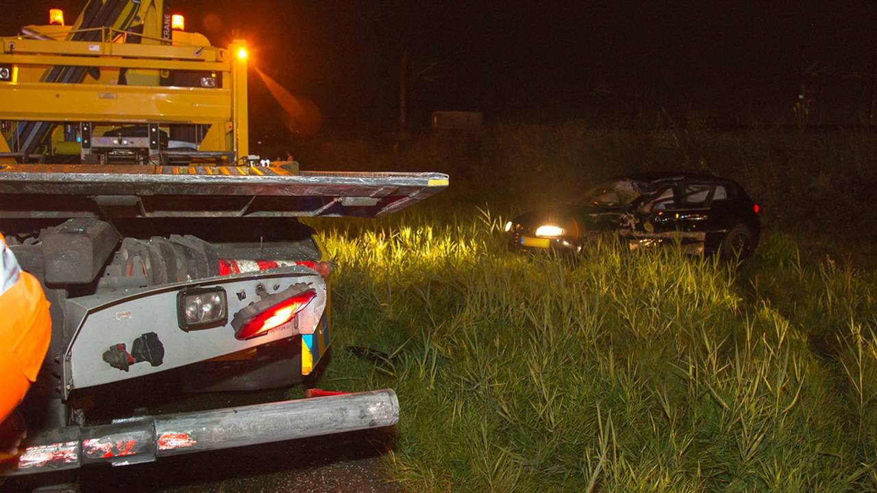 Takelwagen geramd op A58 bij Breda (foto: Marcel van Dorst/SQ Vision)