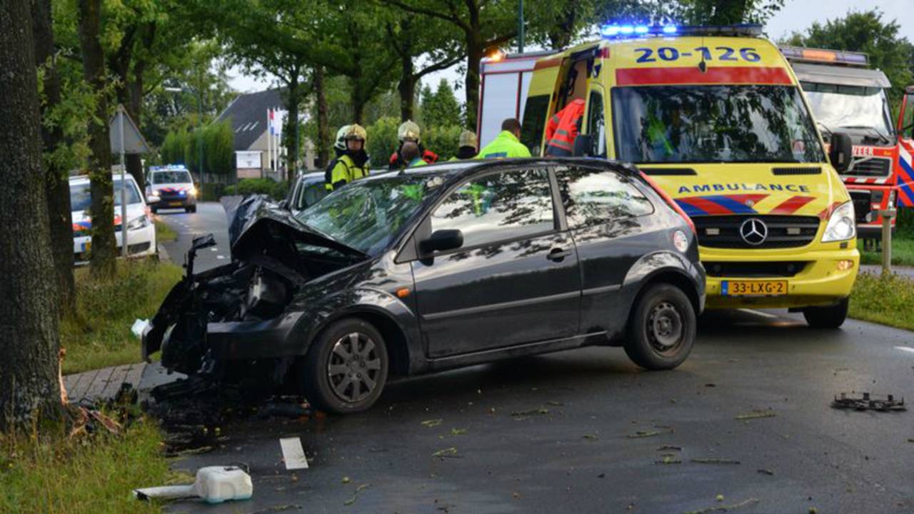 Gewonde bij ongeluk in Strijbeek (foto: Perry Roovers/SQ Vision)