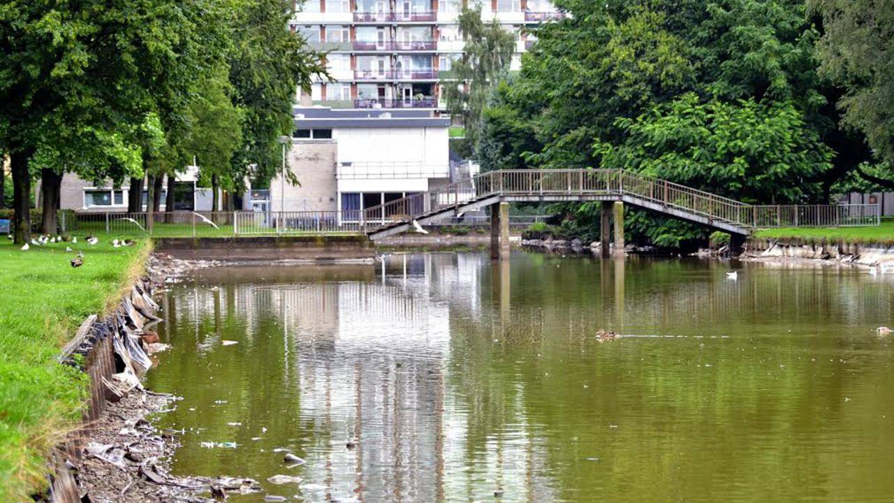 De vijver ligt er slecht bij (Foto: Jack Brekelmans/Persburo-BMS)