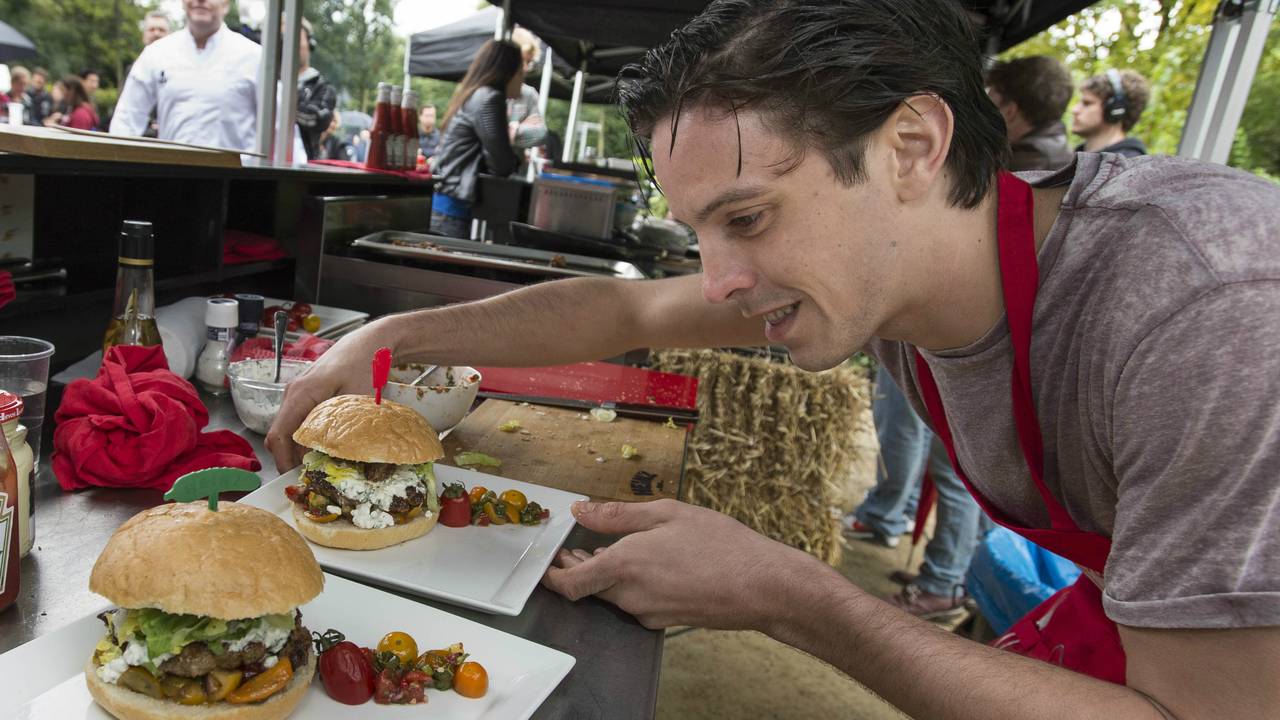 Robert Burger aan de slag bij wedstrijd 'de lekkerste hamburger van Nederland'