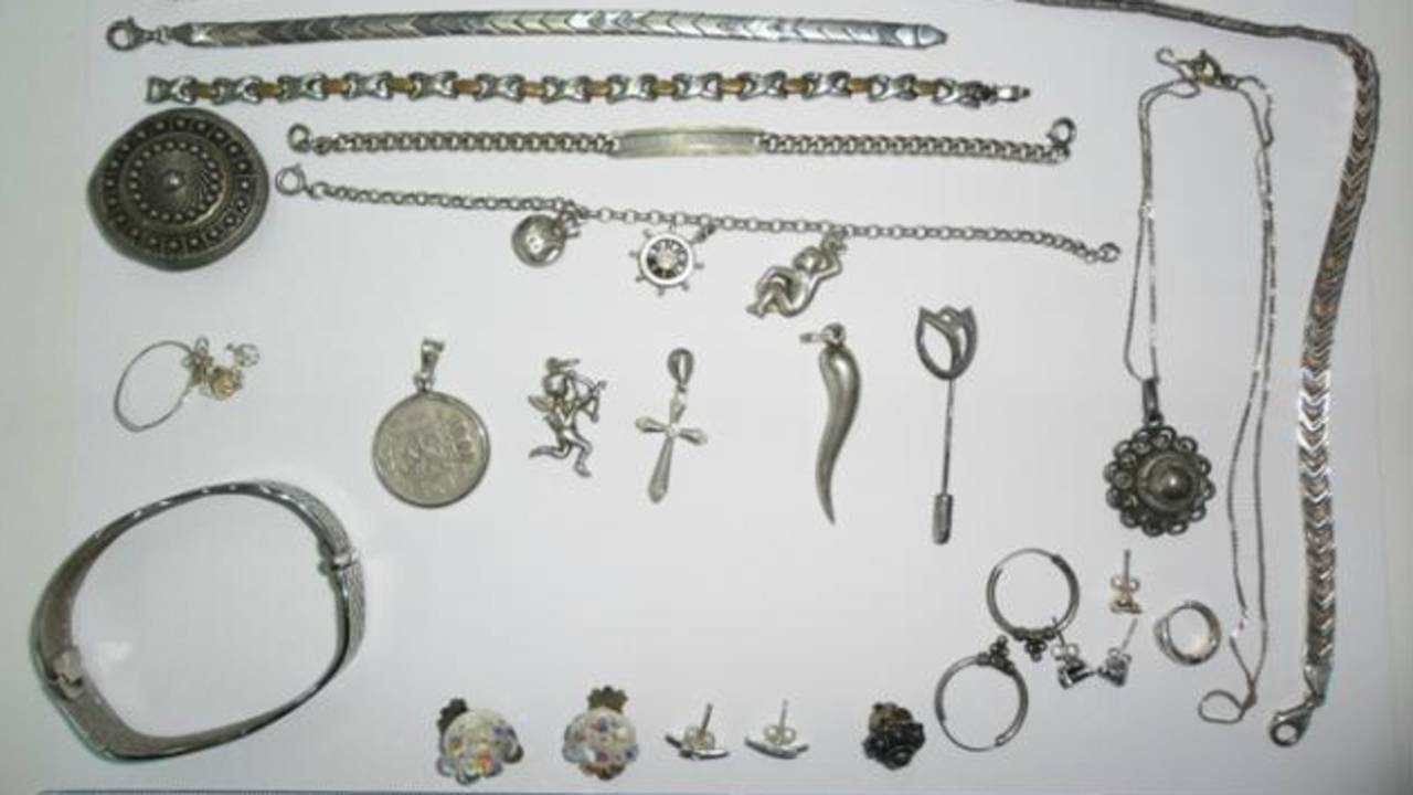 De gevonden sieraden (foto: politie.nl)