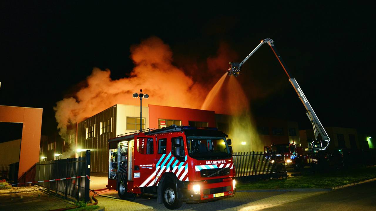 Veel schade na brand (foto: Jules Vorselaars/JV Media)