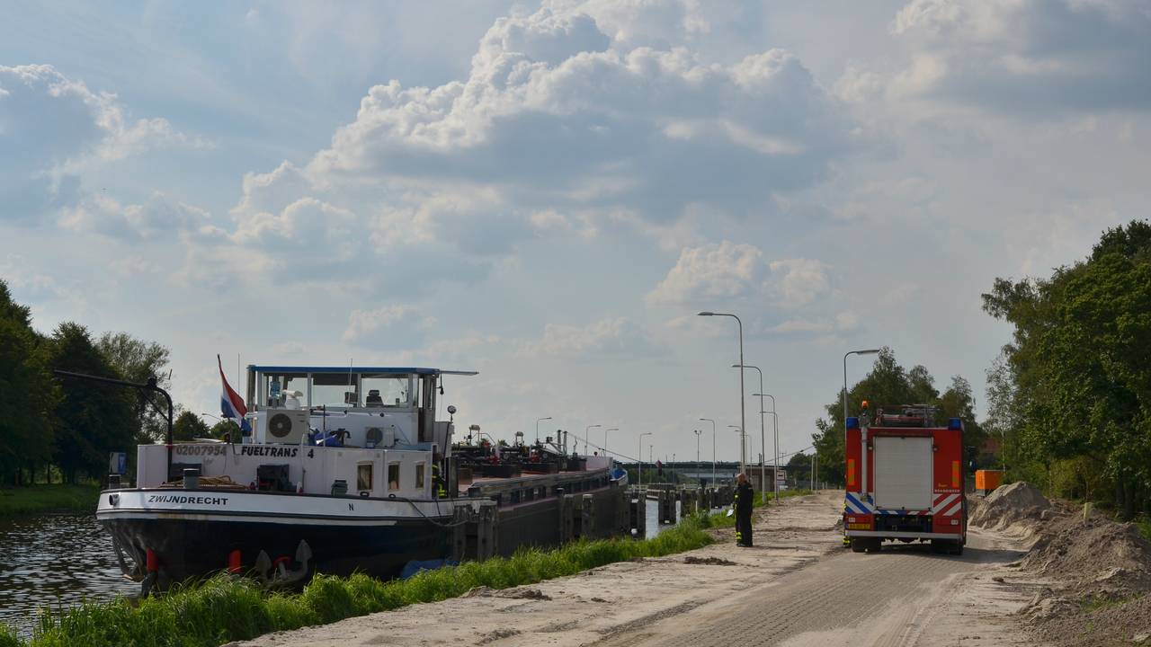 Brand op brandstoftanker in Tilburg. (foto: Jack Brekelmans/Persburo-BMS)