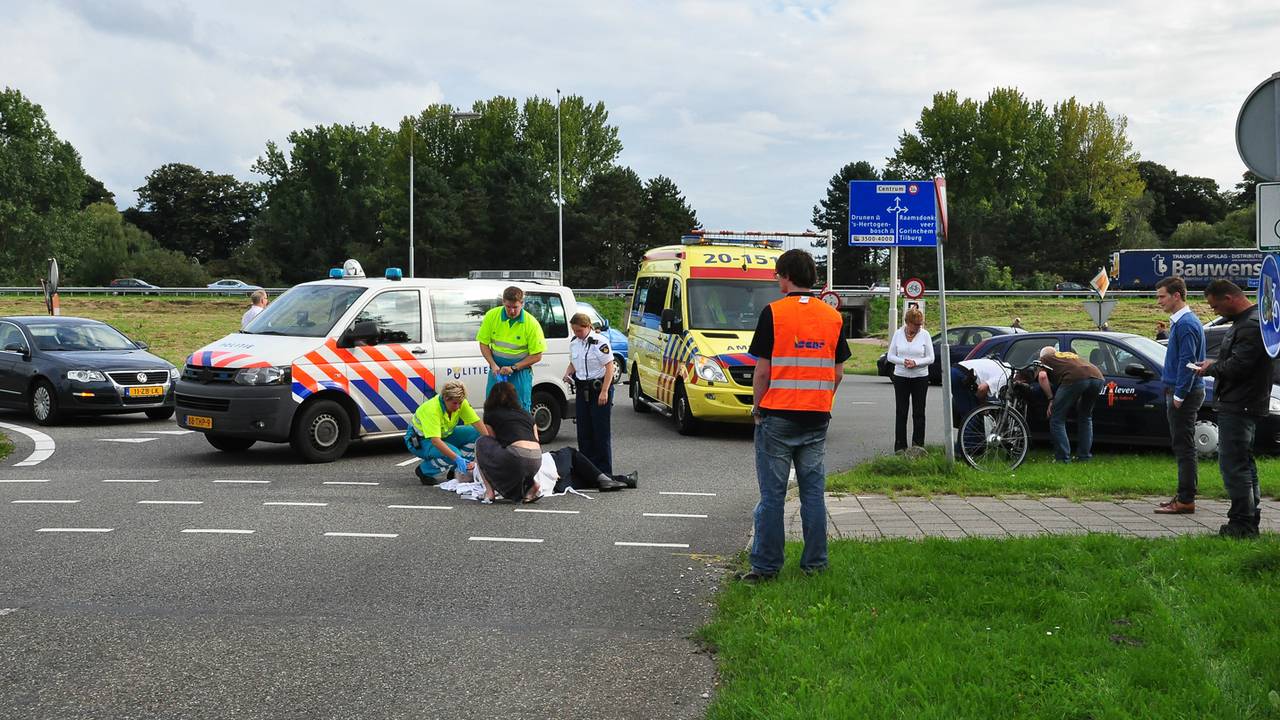 Ongeval op Kloosterheulweg in Waalwijk. (foto: FPMB / Marvin Doreleijers)