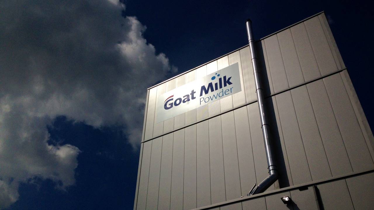 De nieuwe geitenmelkpoederfabriek in Etten-Leur (foto: Raoul Cartens)