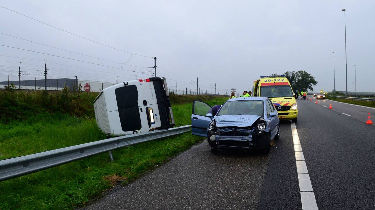Twee ongelukken binnen enkele minuten bij Princeville. (foto: Rob de Haas/Mainstay Media Breda)