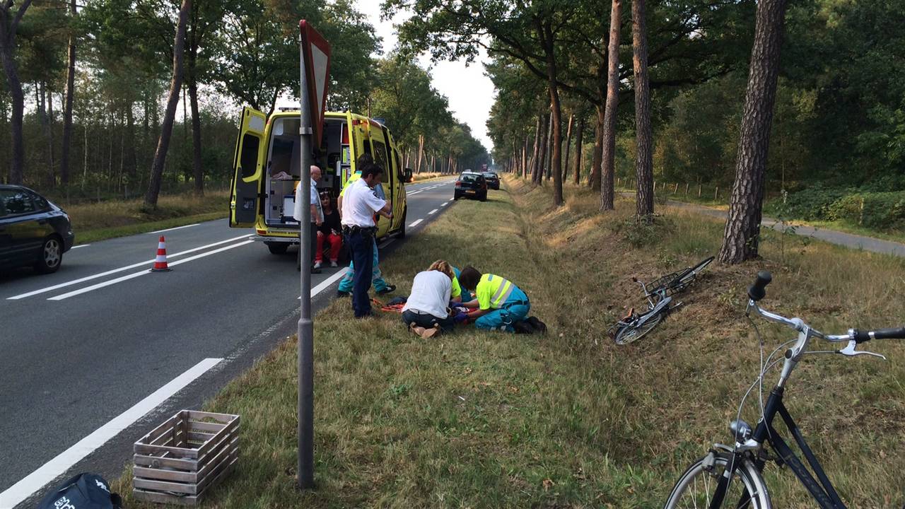 Jongen aangereden op Oosterhoutseweg. (foto: Jeroen Stuve/Stuve Fotografie)