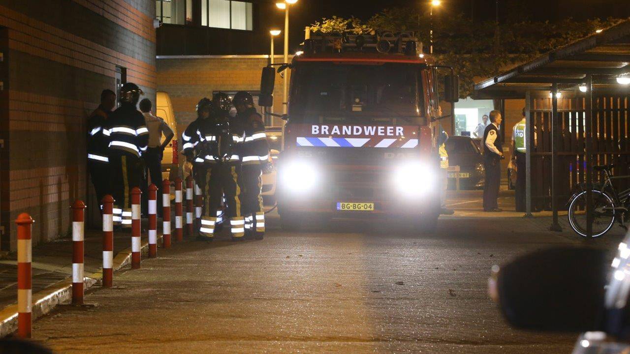 In het pakketje dat gisteravond voor ophef zorgde bij het politiebureau in Den Bosch, zat inderdaad een explosief