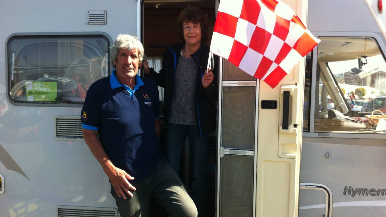 Vader en moeder Vos zijn in Ponferrada om hun dochter Marianne aan te moedigen (foto: Maarten Nuyts)