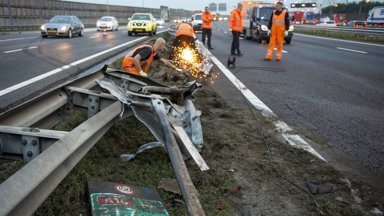 De ravage op de A16 (Foto: ANP)