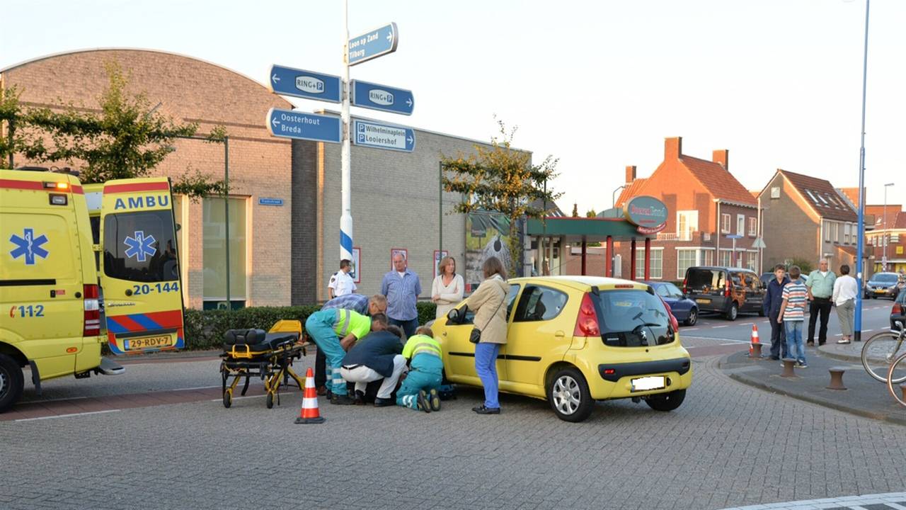 Ongeval op Tramstraat in Dongen. (foto: Joes van Wanrooij/Stuve Fotografie)